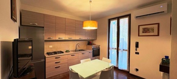 2 rooms Apartment in Desenzano del Garda, Italy No. 271902 2