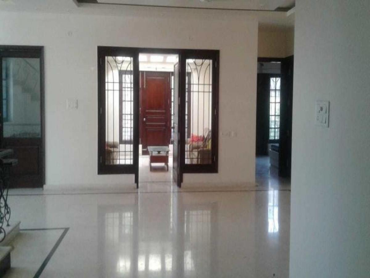 Дом с 10 спальнями в Лакхнау, Индия № 27833