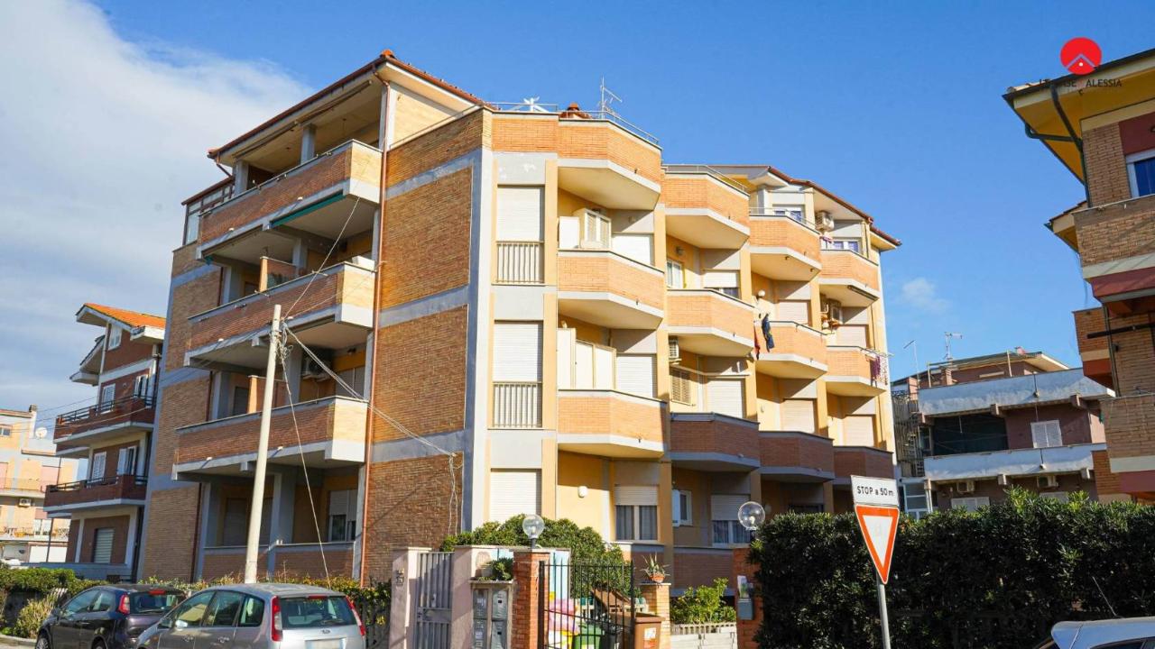 Пентхаус с 2 комнатами в Ардеа, Италия № 32926