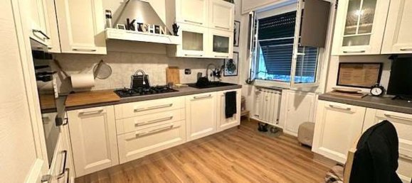 4 Schlafzimmer Wohnung in Genoa, Italy, Nr. 339986 4