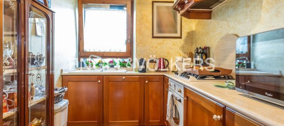 Дом с 2 комнатами в Рим, Италия № 132399 16