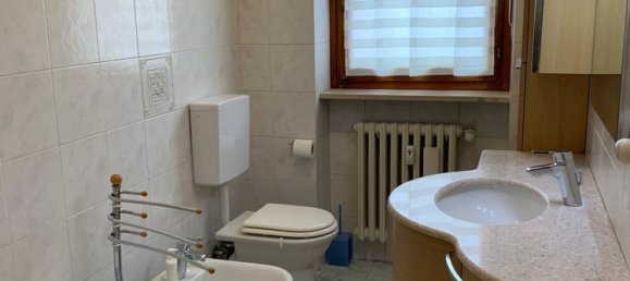 4-salle Appartement à Asti, Italy No. 170723 21