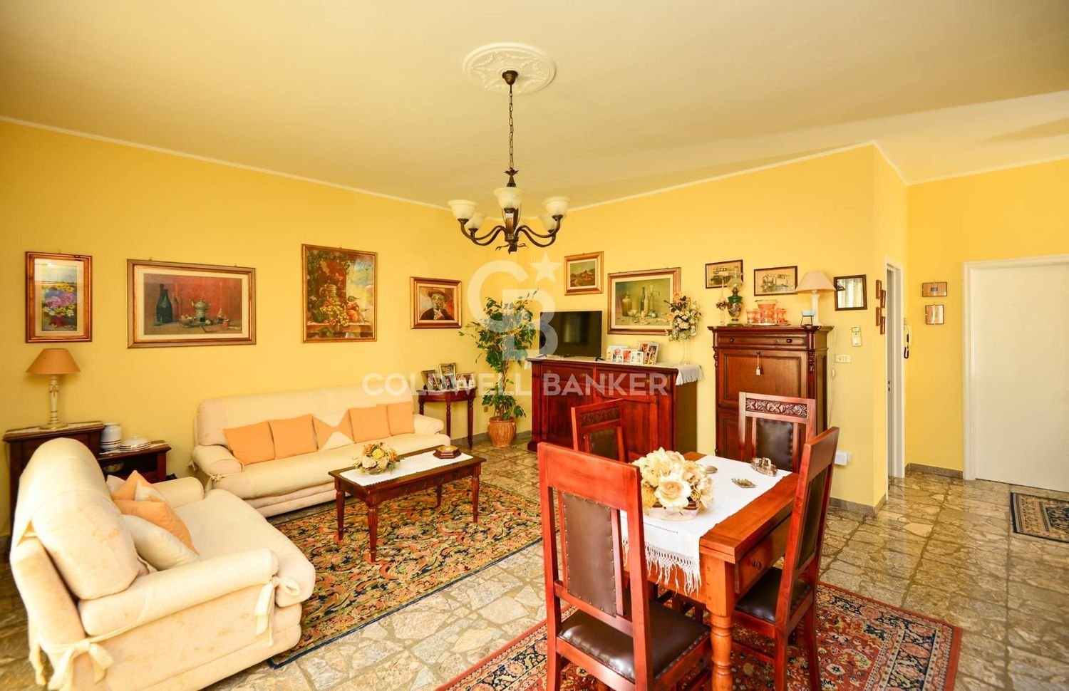 Дом с 5 комнатами в Taviano, Италия № 140360