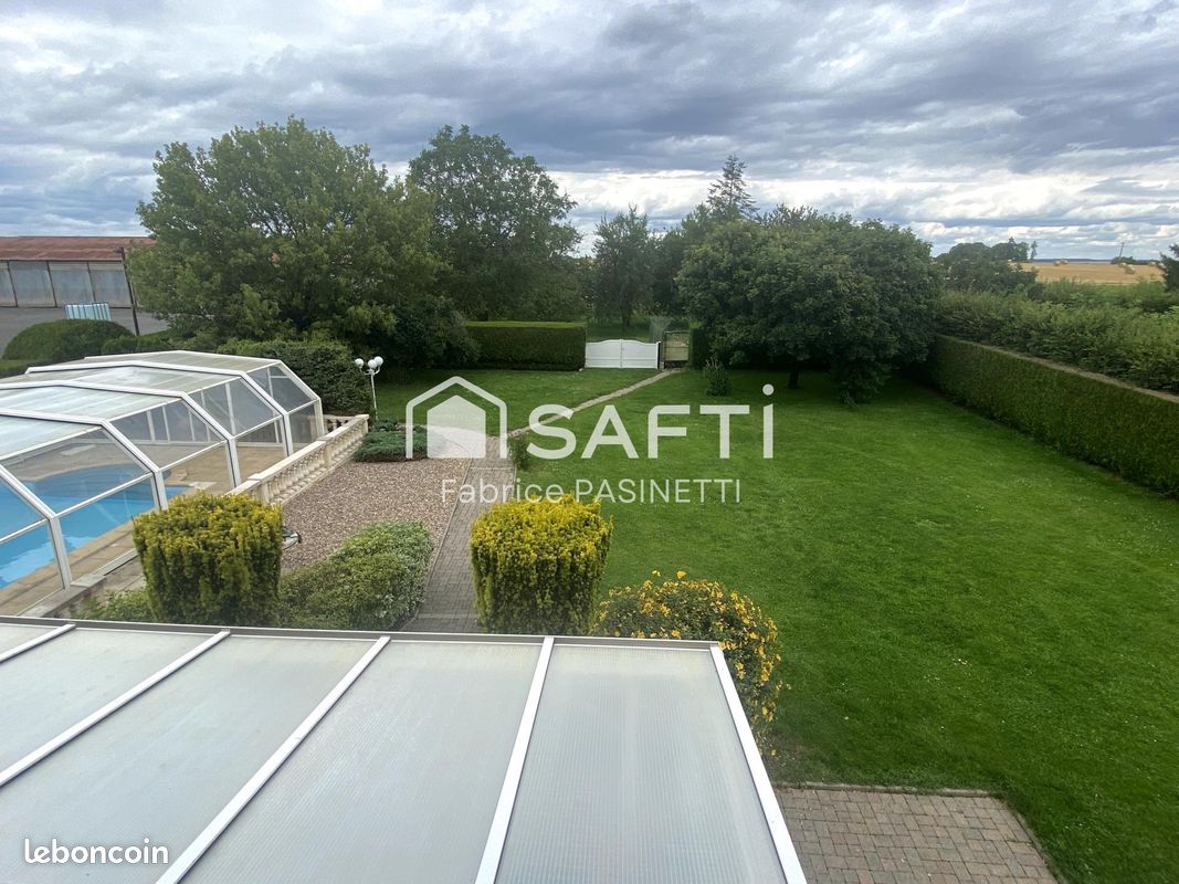 3 bedrooms House in Eton, France No. 225902