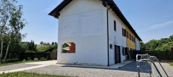 5 bedrooms House in Asti, Italy No. 317454 3