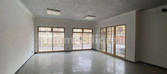 4غرفة عقار تجاري في Udine, Italy رقم 15711 10