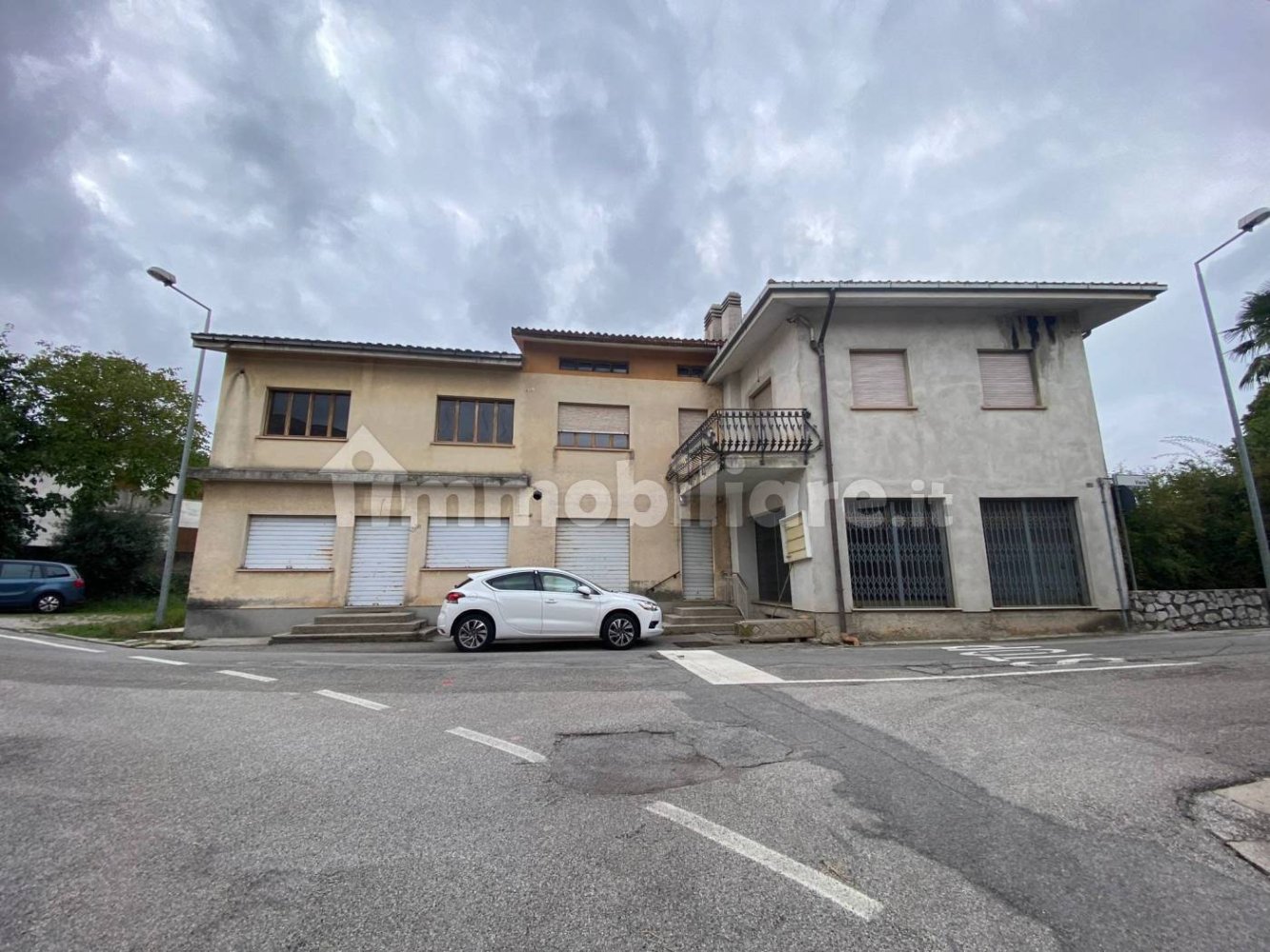 4غرفة عقار تجاري في Udine, Italy رقم 15711