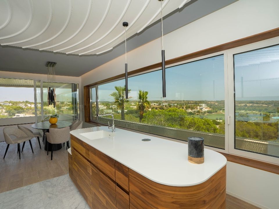 Apartamento de 3 dormitorios en Dehesa De Campoamor, Spain No. 178456