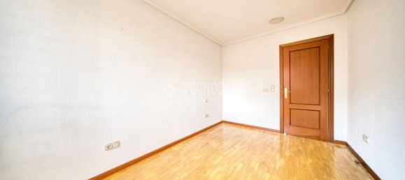 Apartamento de 3 dormitorios en Palencia, Spain No. 190682 6