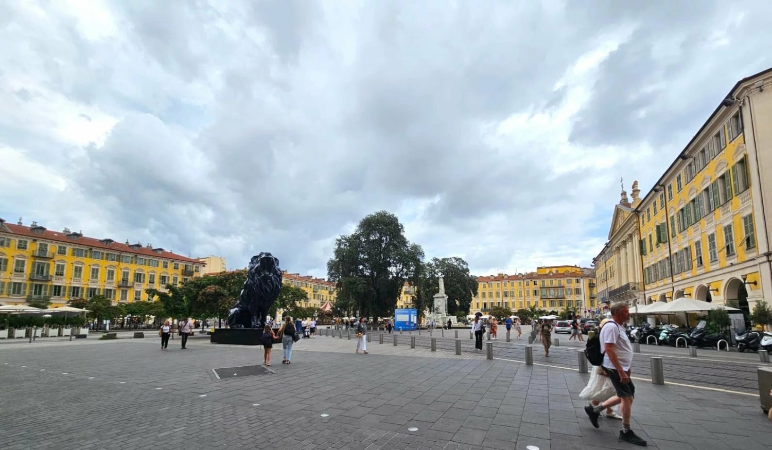  Parking in Nice, France No. 349817