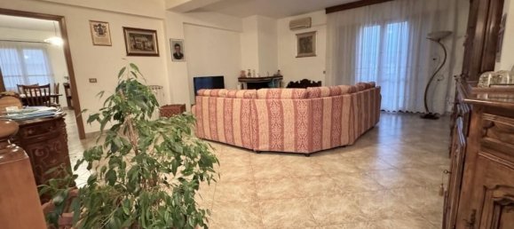 Casa de 8 habitaciónes en Pisa, Italy No. 210223 11