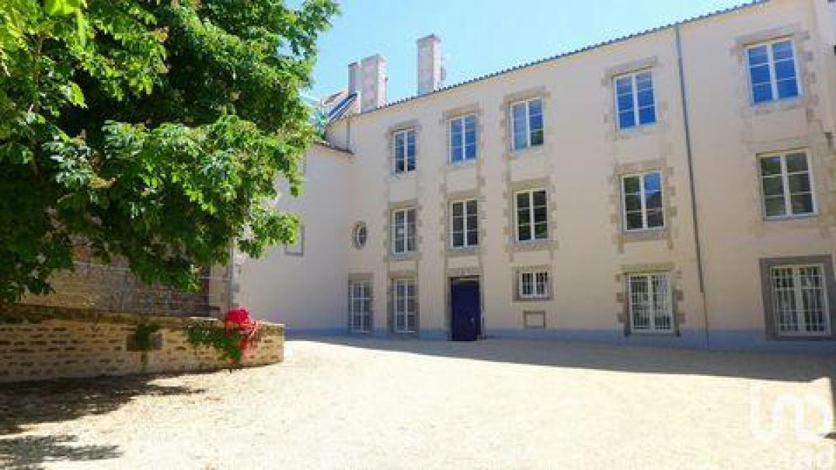 2 bedrooms Condo in Poitiers, France No. 23902