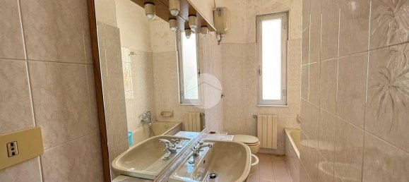 2 Schlafzimmer Wohnung in Genoa, Italy, Nr. 264639 23