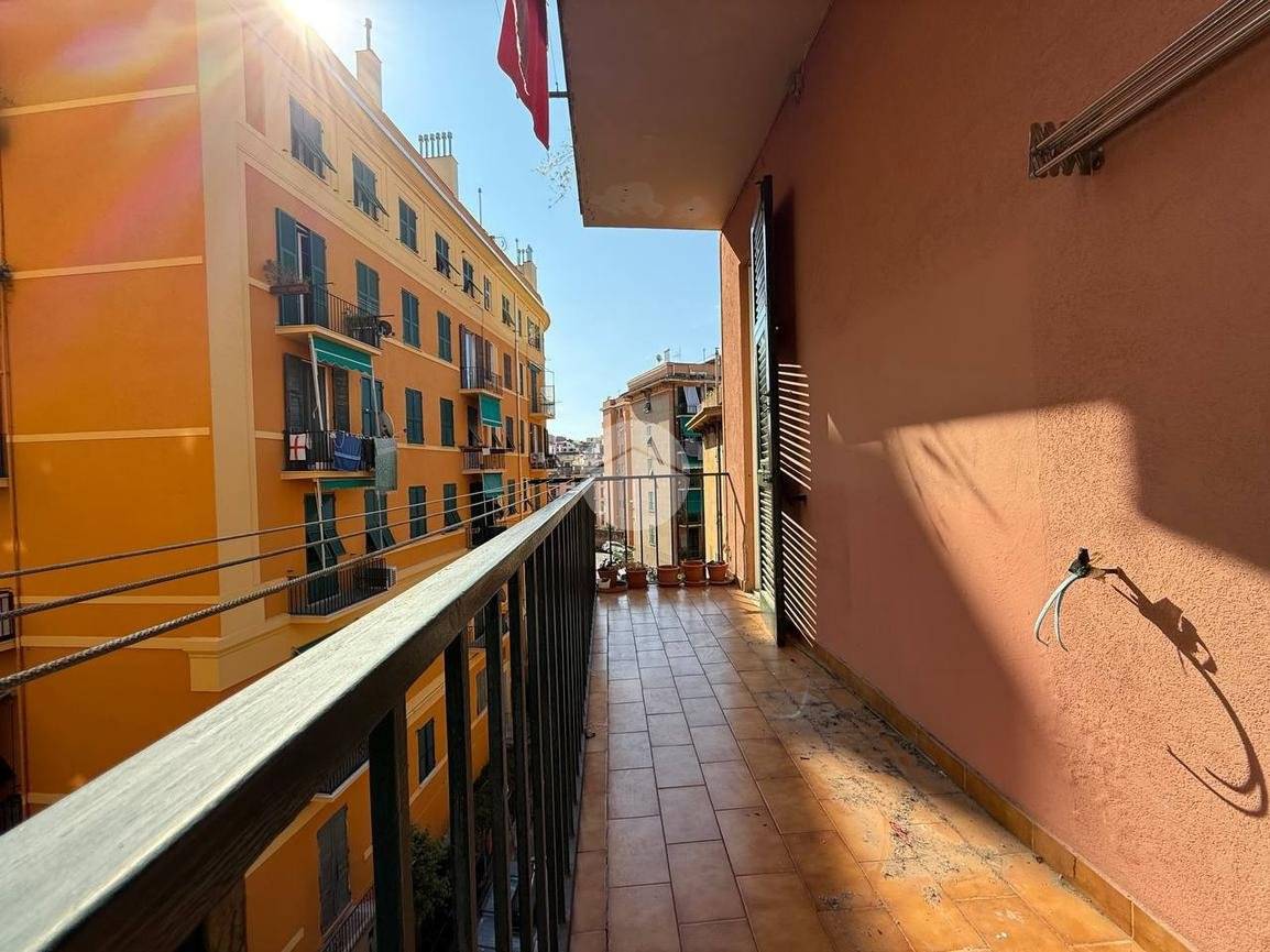 2 Schlafzimmer Wohnung in Genoa, Italy, Nr. 264639