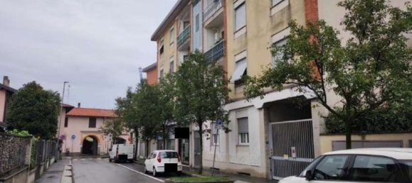 3 rooms Apartment in Rescaldina, Italy No. 11762 2