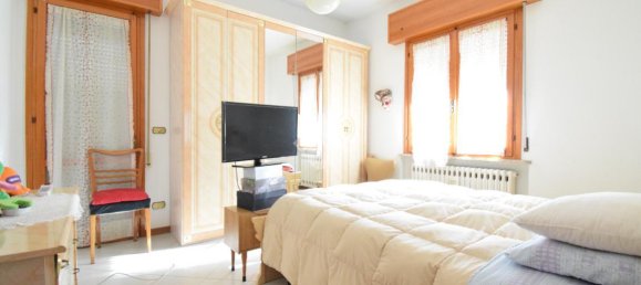 3 rooms Apartment in Riccione, Italy No. 175018 4