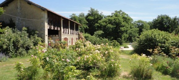 2 bedrooms Commercial property in Saint-Christoly-de-Blaye, France No. 1867 3