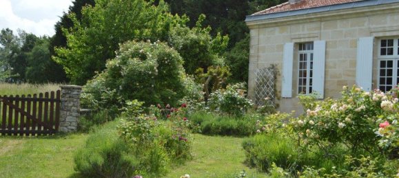 2 bedrooms Commercial property in Saint-Christoly-de-Blaye, France No. 1867 2