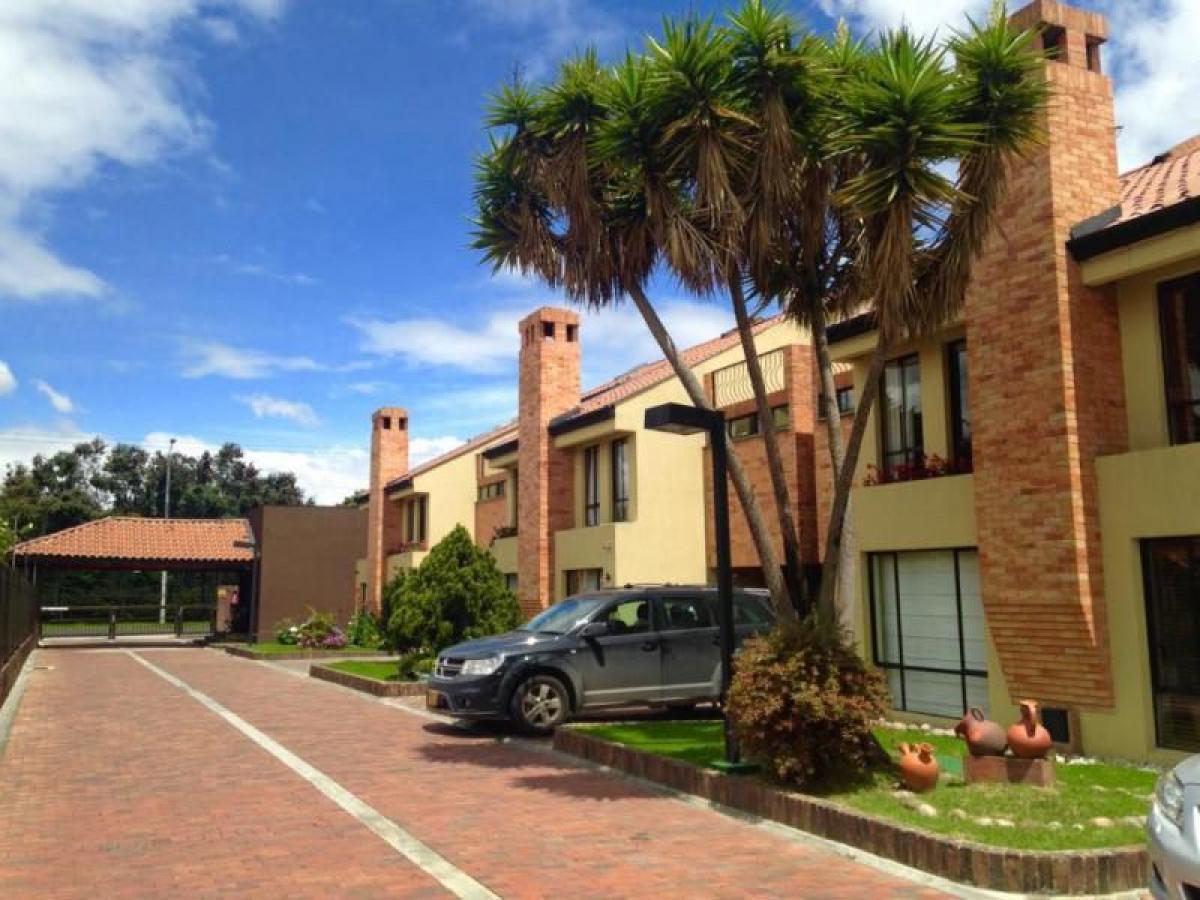 Casa de 3 dormitorios en Bogotá, Colombia No. 11872