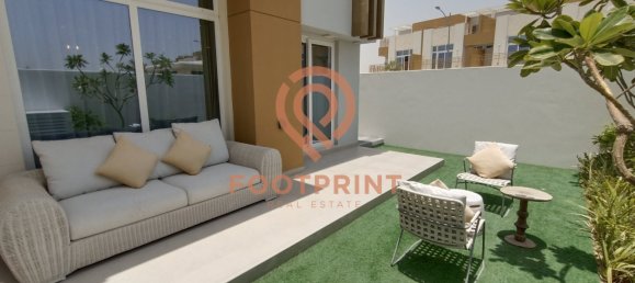3 bedrooms Townhouse in Dubai, UAE No. 24555 2