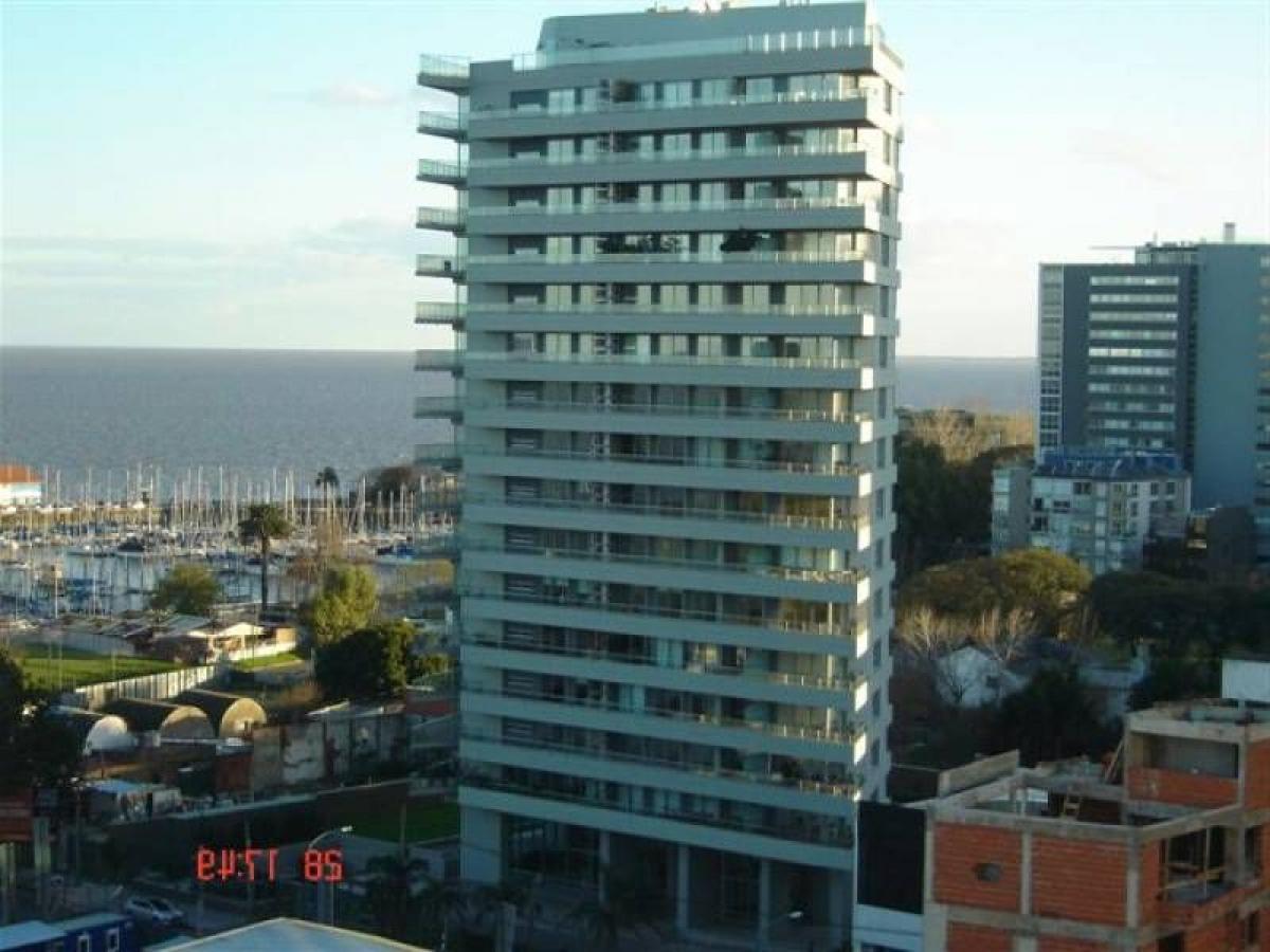 Apartamento de 2 dormitorios en Vicente López, Argentina No. 8891