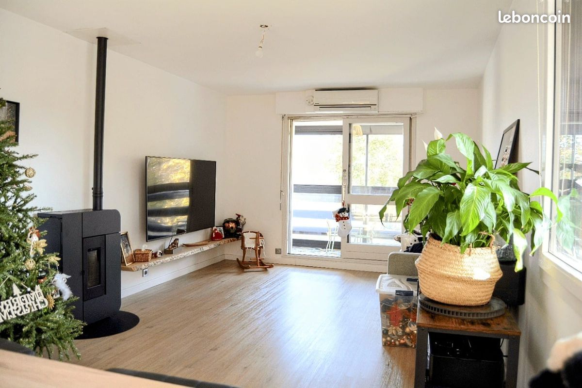 Квартира с 3 спальнями в Сесен, Франция № 335262