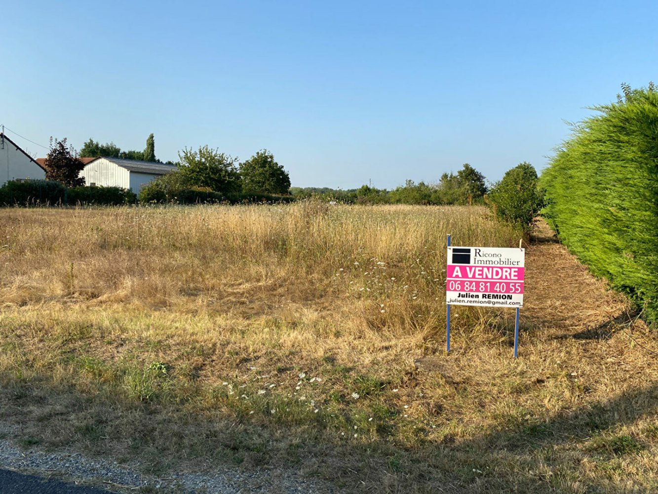  Land in Choussy, France No. 244752