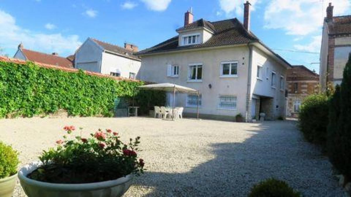 5 bedrooms House in Romilly-sur-Seine, France No. 25488