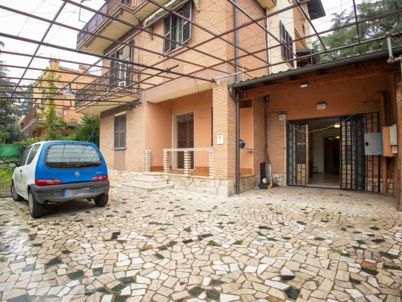4 rooms Apartment in Rome, Italy No. 26907