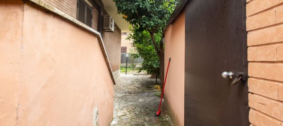 4 rooms Apartment in Rome, Italy No. 26907 6