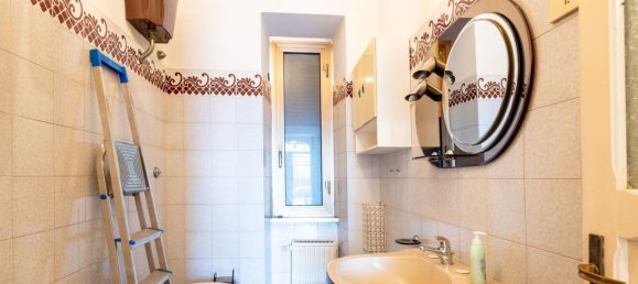 4 rooms Apartment in Rome, Italy No. 26907 26