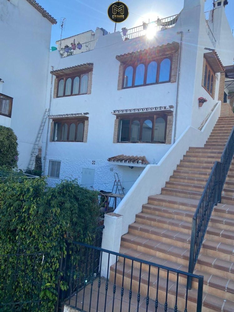  بناية في Malaga, Spain 220متر مربع رقم 196096