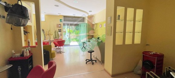 55m² Commercial property in Foggia, Italy No. 14498 5