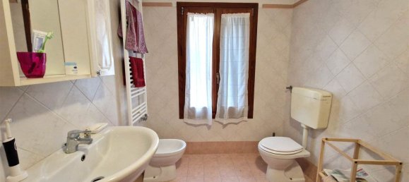 3 bedrooms Apartment in Padua, Italy No. 339794 3