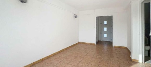2 chambres Appartement à Nîmes, France No. 198737 4