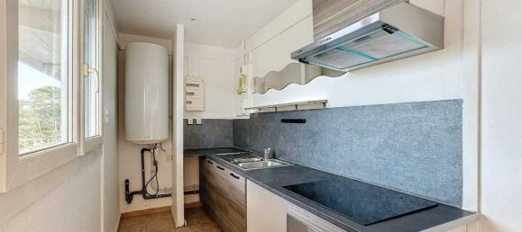 2 chambres Appartement à Nîmes, France No. 198737 5