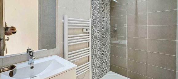 2 chambres Appartement à Nîmes, France No. 198737 8