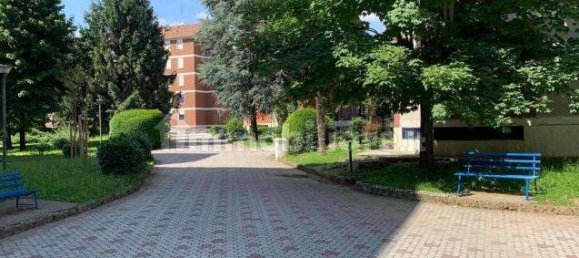 3 bedrooms Apartment in Limbiate, Italy No. 259903 2