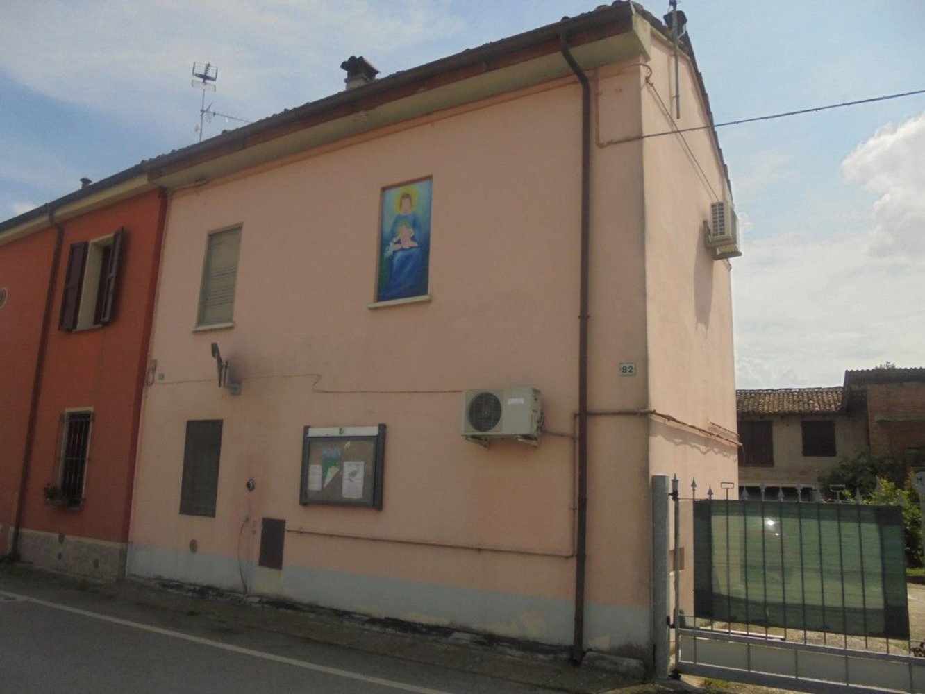 4غرفة منزل في Monticelli d'Ongina, Italy رقم 263243