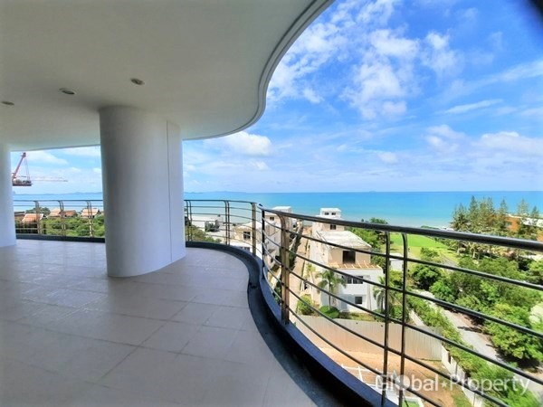 3 bedrooms Condo in Pattaya, Thailand No. 19784