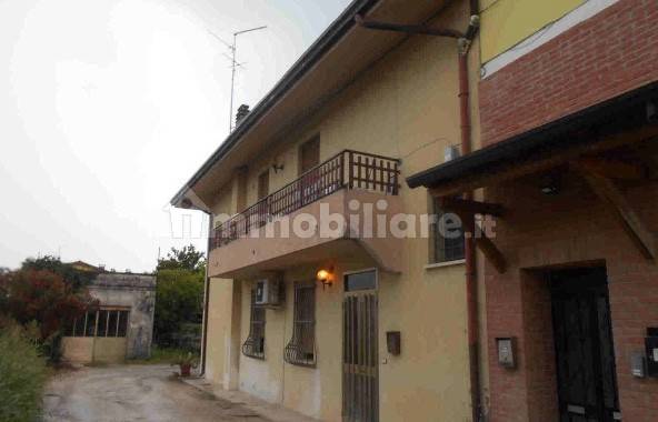 3 bedrooms Apartment in Villa Bartolomea, Italy No. 194993