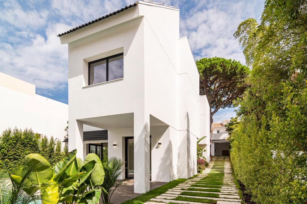 5 bedrooms Villa in Cascais, Portugal No. 297112