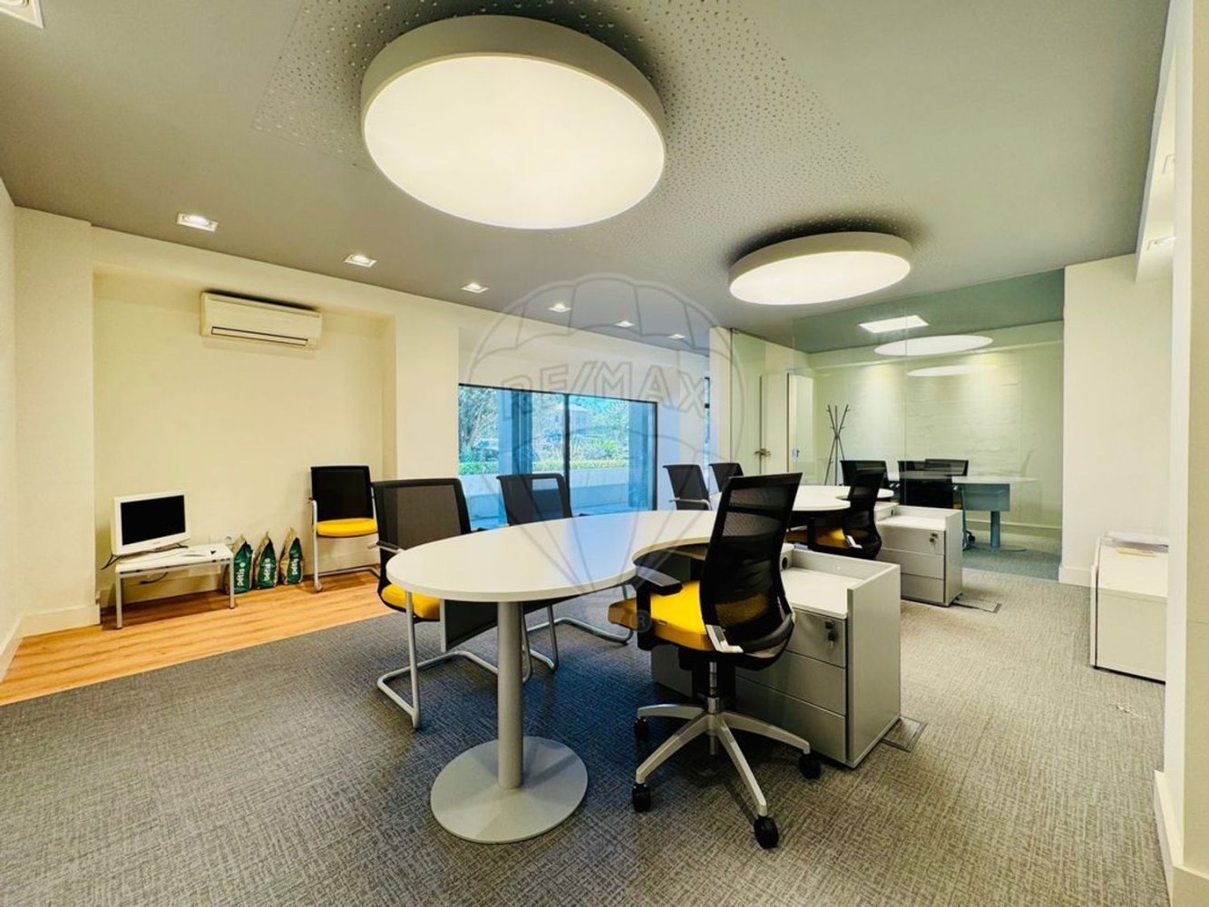 Propriété commerciale à Porto, Portugal 50m² No. 235563