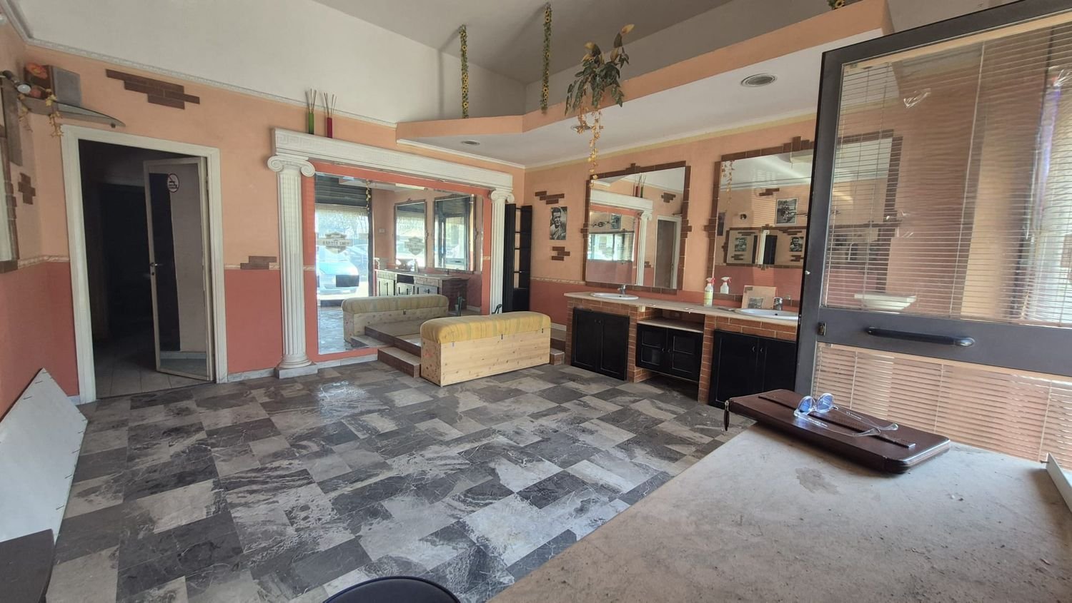 40m² Commercial property in Rome, Italy No. 220082