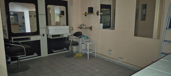 40m² Commercial property in Rome, Italy No. 220082 8