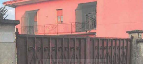 Квартира с 4 комнатами в Кремона, Италия № 290495 3