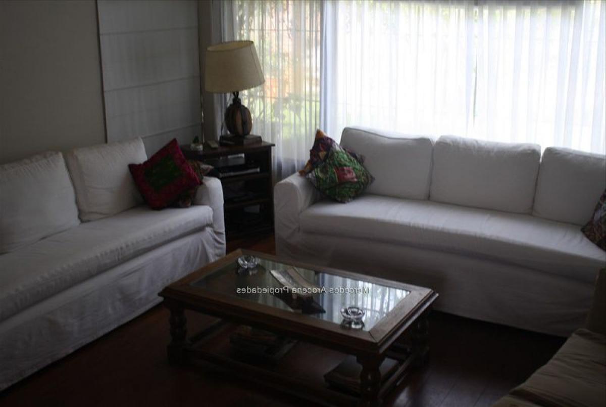 4 bedrooms House in Montevideo, Uruguay No. 8632