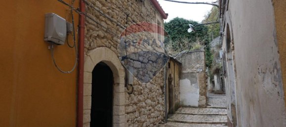 4 rooms House in Ragusa, Italy No. 5626 25