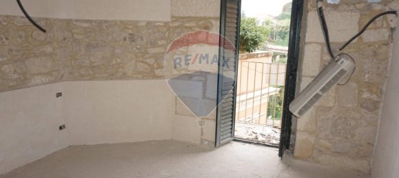 4 rooms House in Ragusa, Italy No. 5626 16