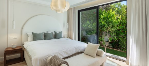 5 bedrooms Villa in Marbella, Spain No. 69832 32